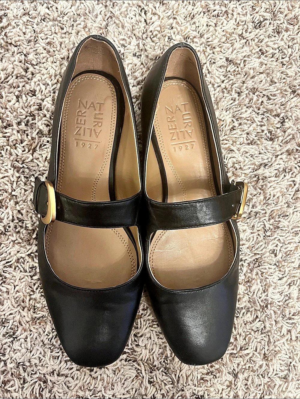 NATURALIZER cosmic Mary Jane Flats in Black. Wide width. 5
